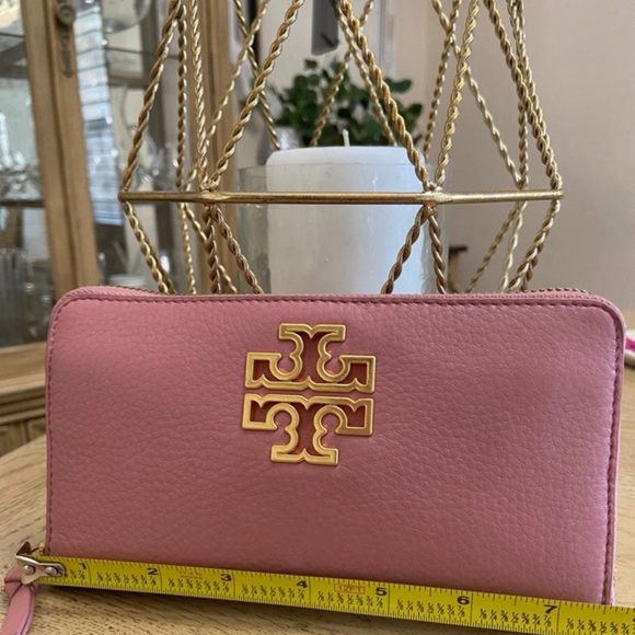 Tory Burch Britten Continental Zip Wallet In Pink
Magnolia - Picture 9 of 10